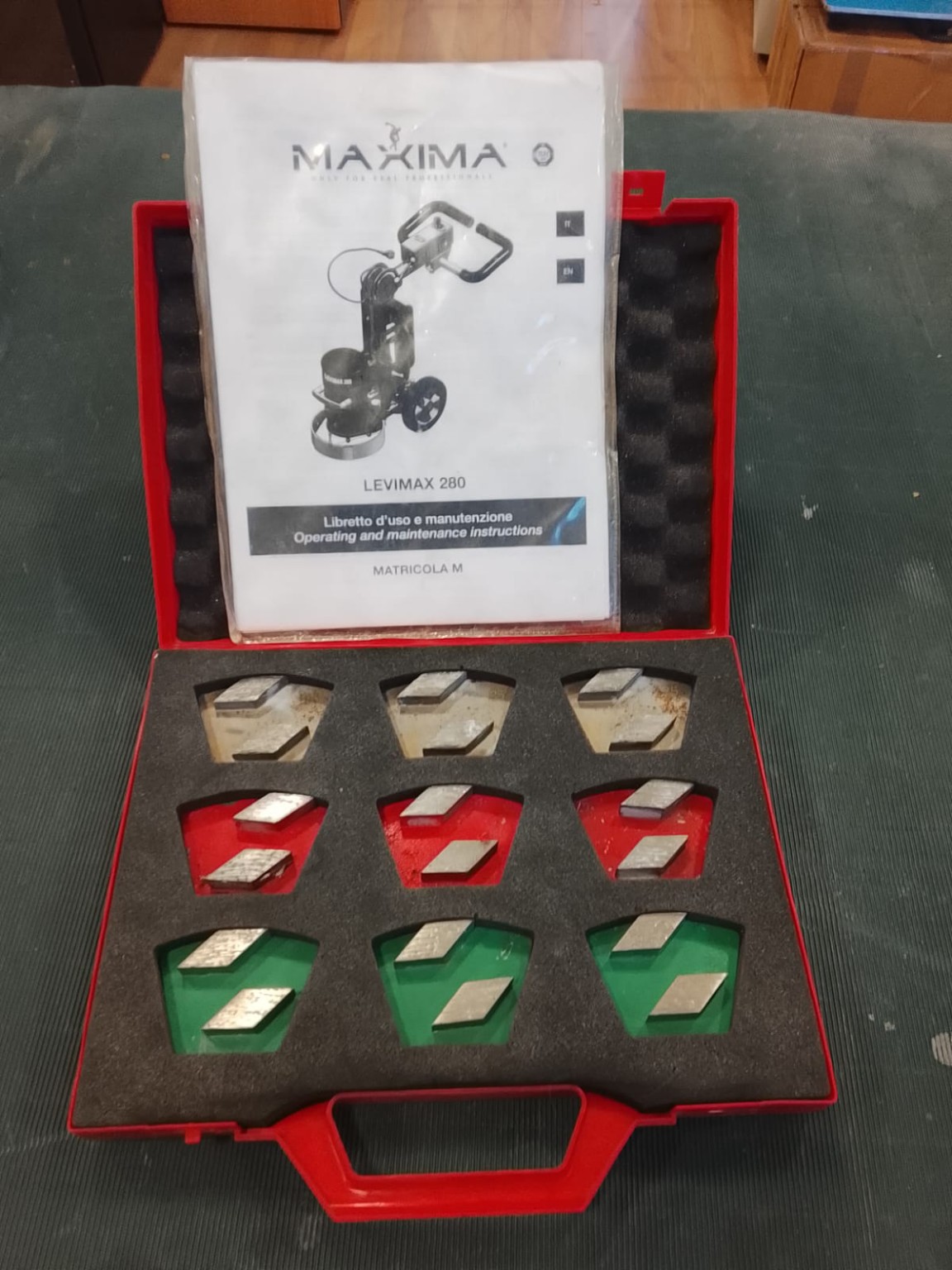 set-moduli-diamantati-maxima-per-levigatrice-pavimenti-levimax-280-valigetta-manuale-18-pz-ca